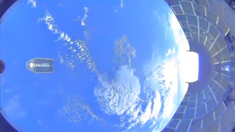 VIDEO: EL carenado de un Falcon Heavy de SpaceX se separa del cohete y cae desde el espacio en el océano