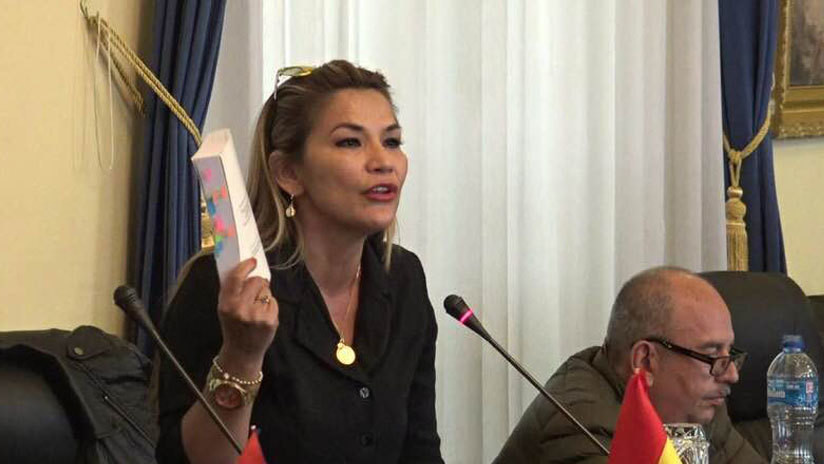 Jeanine Áñez, segunda vicepresidenta del Senado, anuncia que asumirá la Presidencia de Bolivia