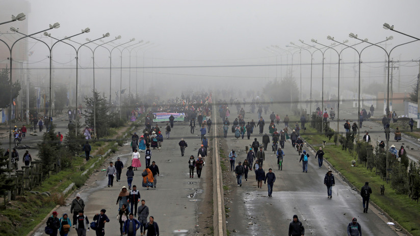 Indígenas bolivianos bloquean carreteras para exigir la renuncia de Áñez