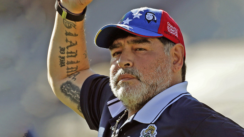 Un hincha argentino se tatúa a Diego Maradona y el resultado desata las burlas en la Red