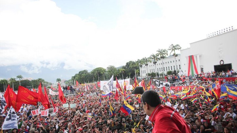 Estudiantes universitarios del chavismo y la oposición marchan en Caracas hasta los cuarteles