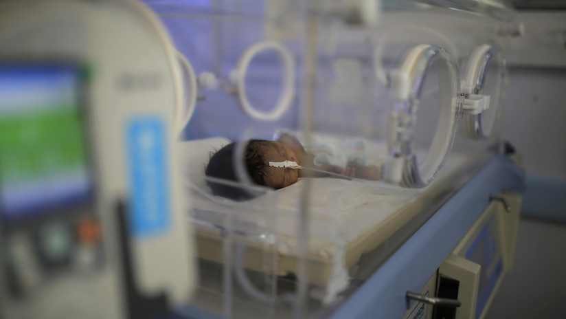 Fotos de un recién nacido malnutrido ponen de relieve la crisis humanitaria en Yemen