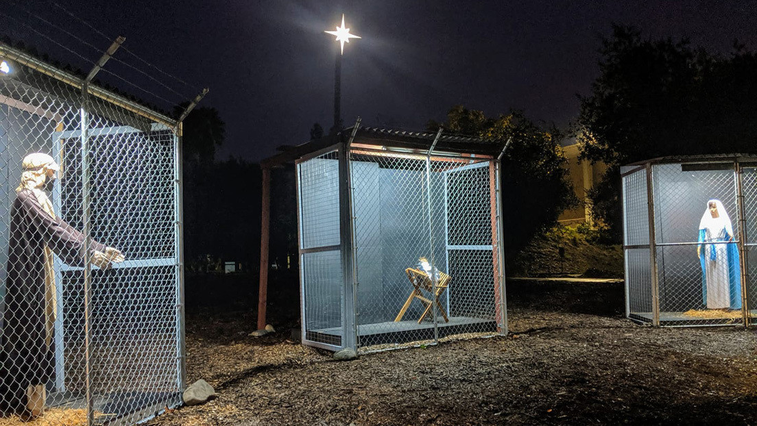 "¿Qué pasaría si Jesús, María y José buscaran refugio en EE.UU. hoy?": Una iglesia monta un belén con jaulas (FOTO)