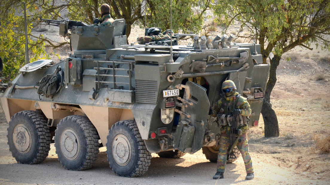 Bélgica gasta 33 millones de dólares en la modernización de sus vehículos blindados y descubre que los soldados no caben dentro