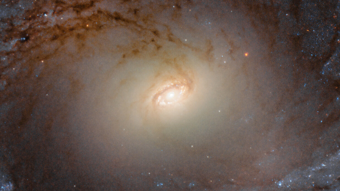 FOTO: El telescopio espacial Hubble capta en detalle una galaxia espiral a 85 millones de años luz
