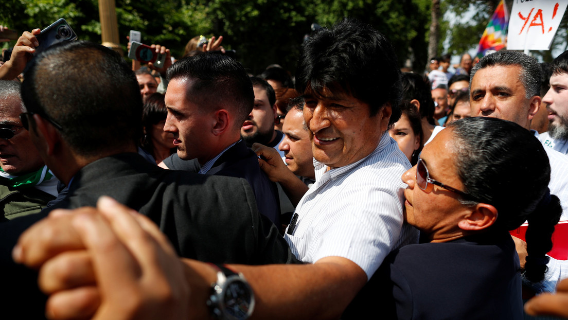 La nueva vida de Evo Morales: refugiado, con orden de aprehensión… y en campaña