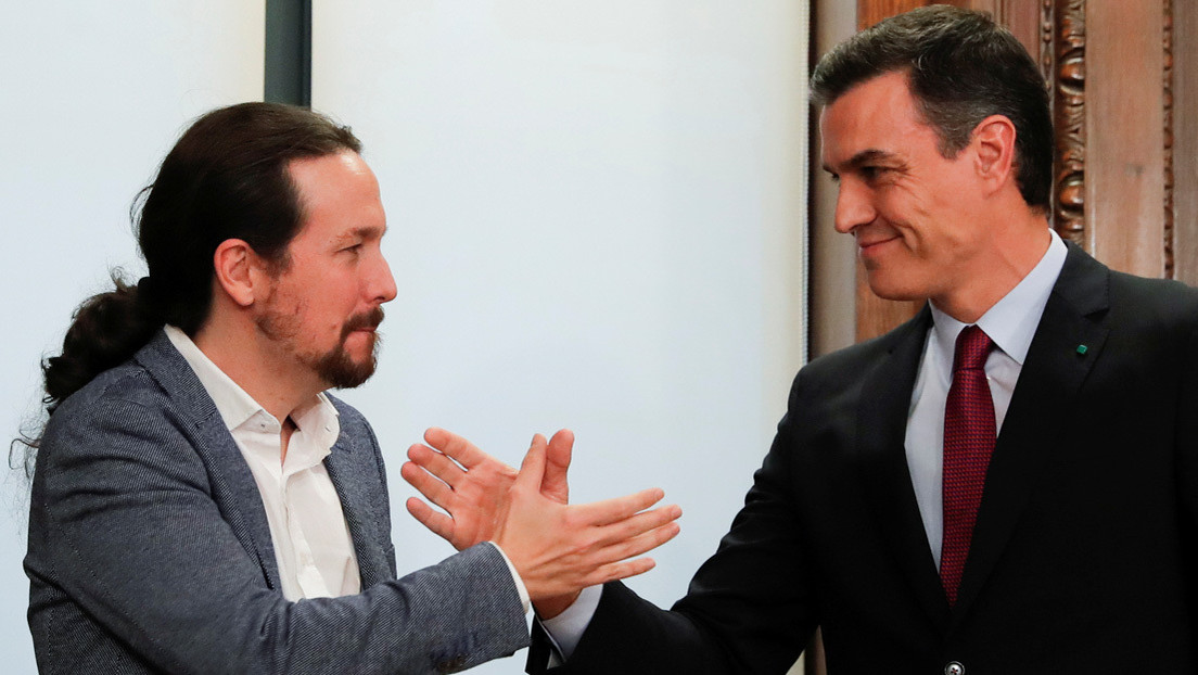 PSOE y Unidas Podemos firman su acuerdo de coalición en España y lo califican de "histórico"