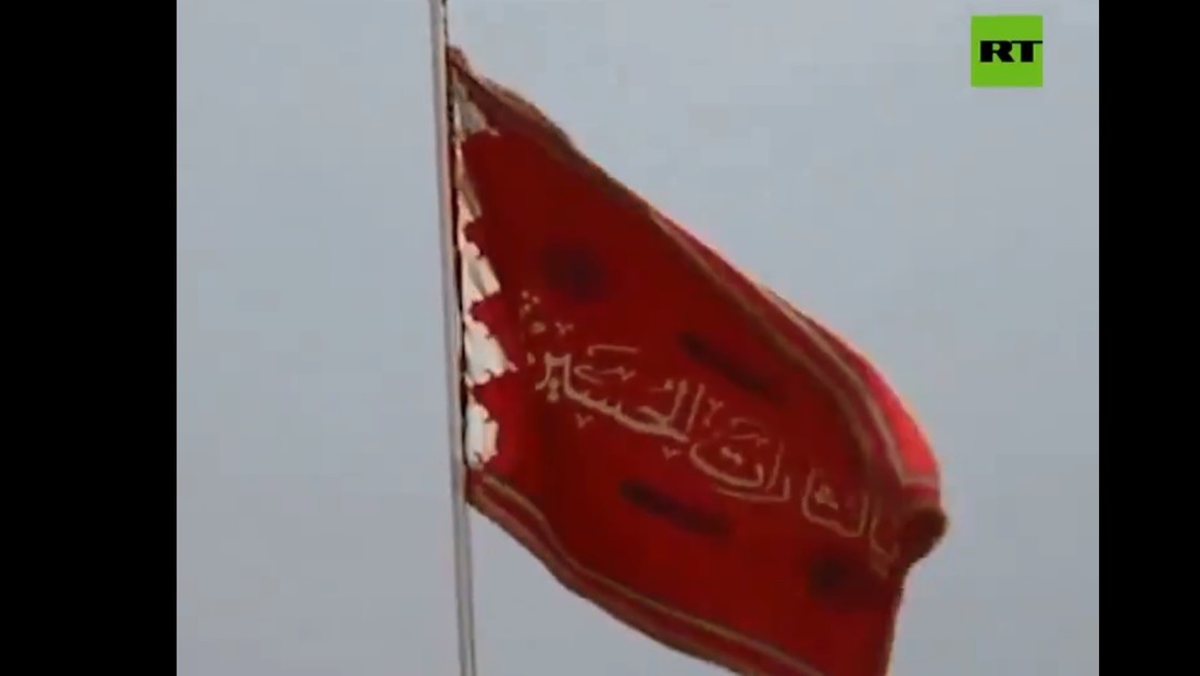 VIDEO: Izan una bandera roja 'de venganza' sobre una mezquita en una ciudad sagrada de Irán