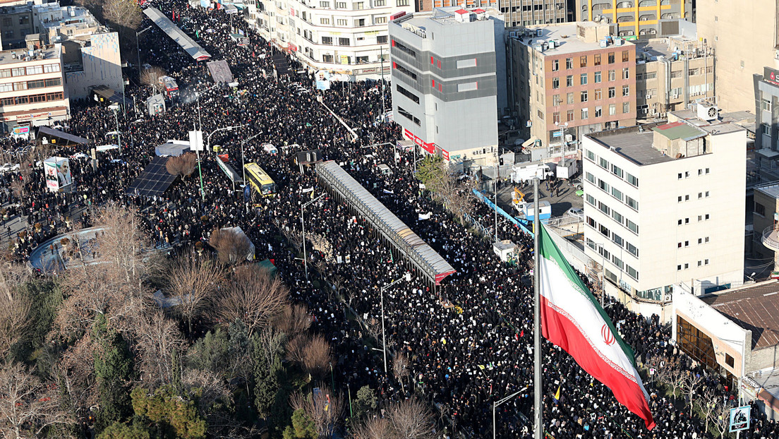 VIDEO: Decenas de miles de personas despiden al general Soleimani en Teherán