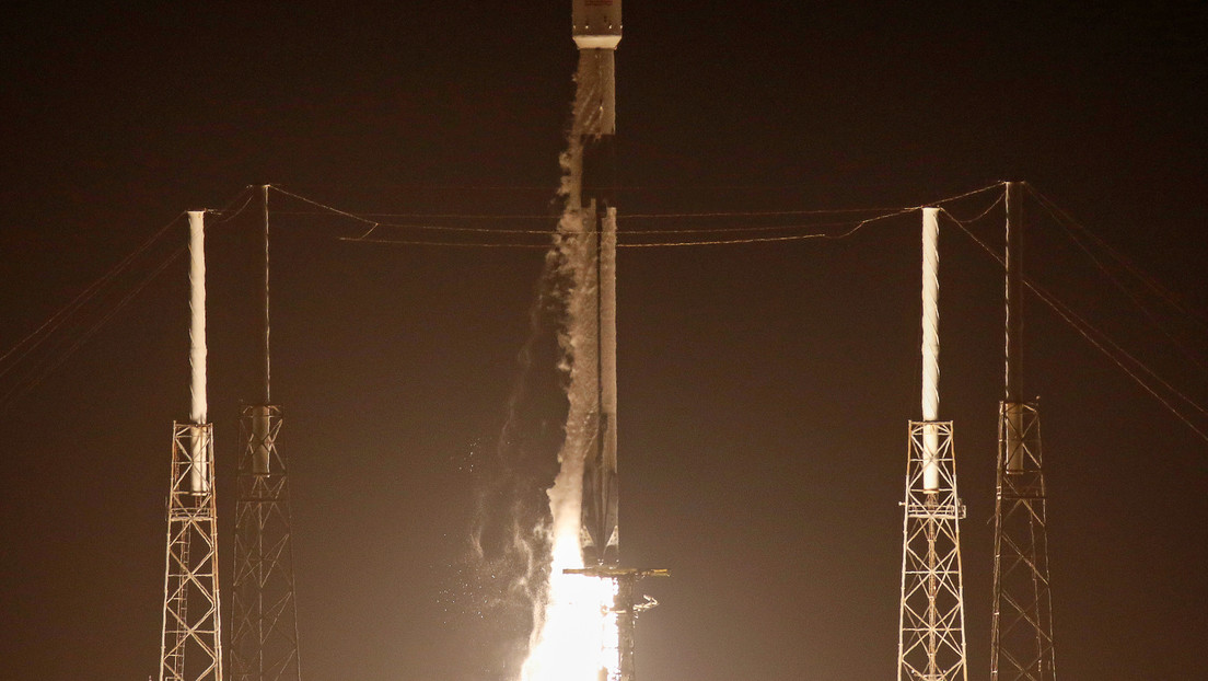 VIDEO: SpaceX lanza con éxito el cohete Falcon 9 con 60 satélites de comunicación a bordo