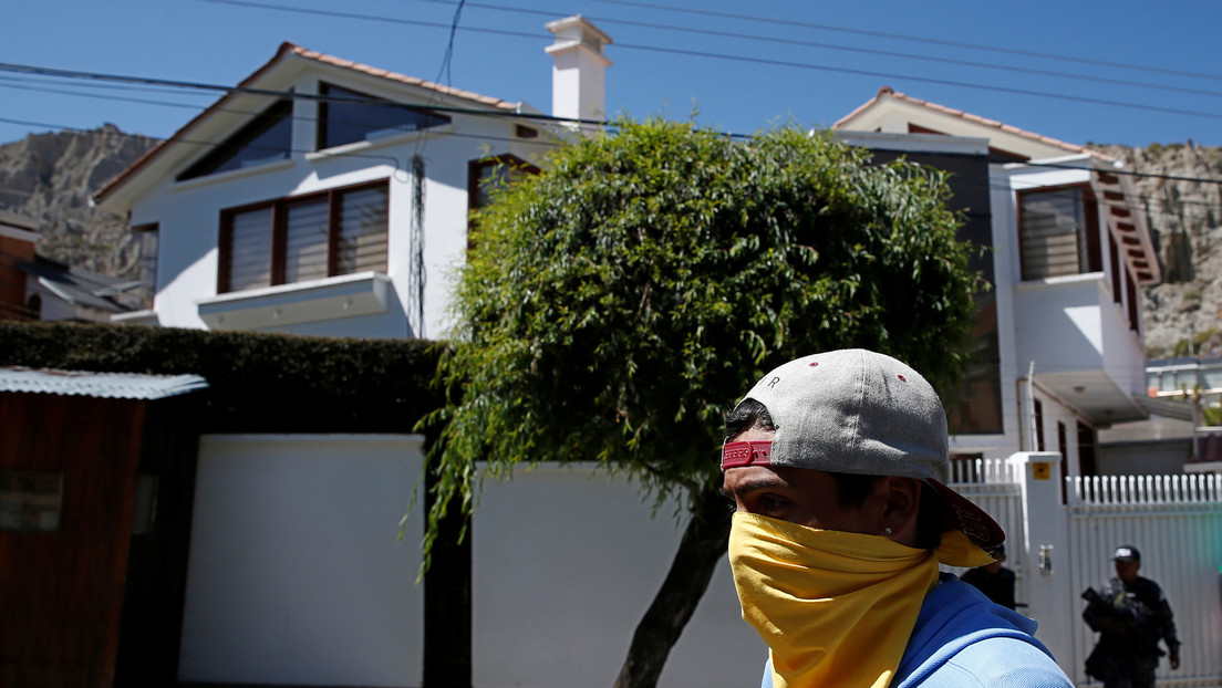 Grupo afín al gobierno de facto de Bolivia asedia la vivienda de un exministro de Evo Morales