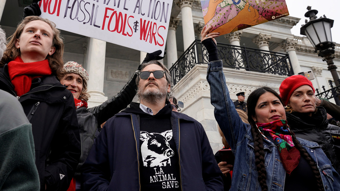 Arrestan a Joaquin Phoenix durante una protesta contra el cambio climático