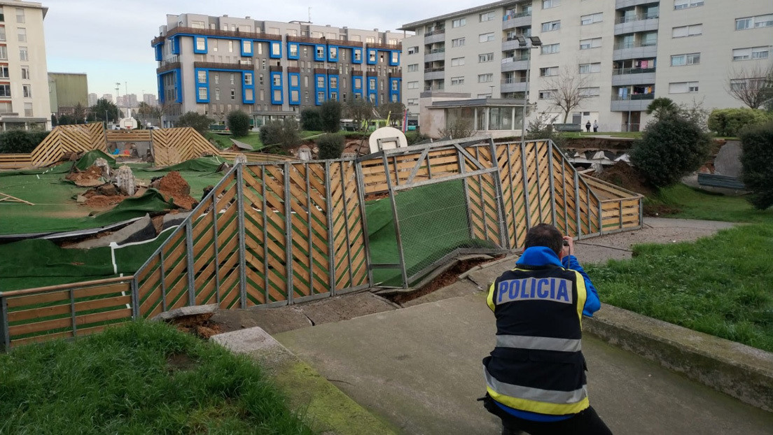 Se hunde un parque infantil sobre un aparcamiento subterráneo en el norte de España