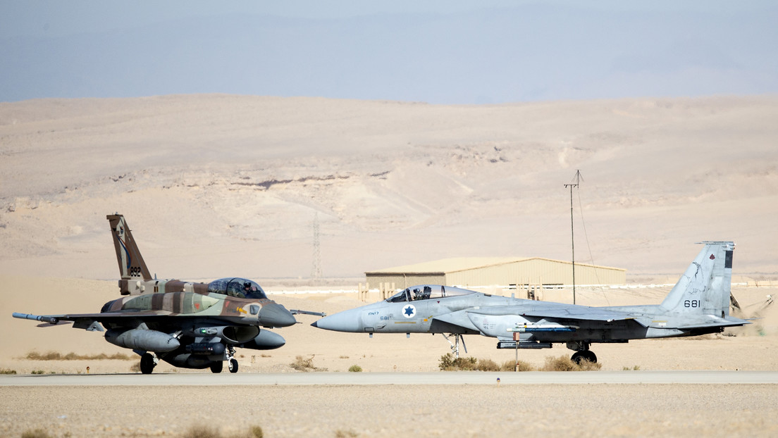 FOTO: Inundaciones causan daños millonarios en aviones de combate israelíes en sus hangares
