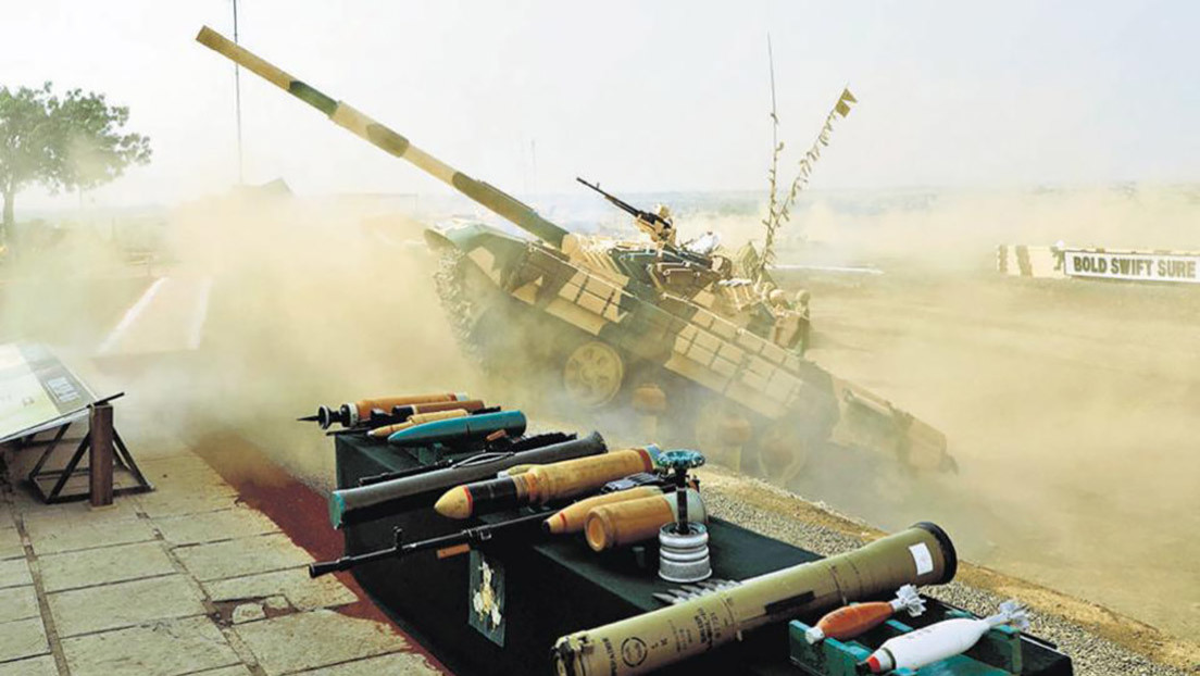VIDEO: Un tanque casi arrolla una tribuna llena de espectadores durante el Día del Ejército de la India