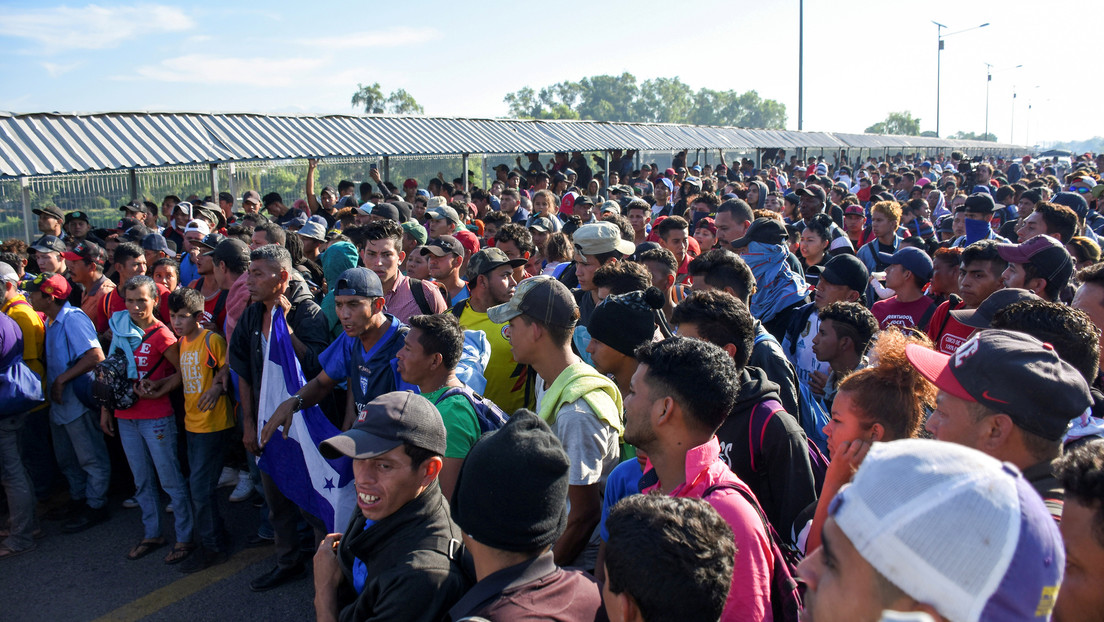México permite el "ingreso controlado" a la nueva caravana de migrantes