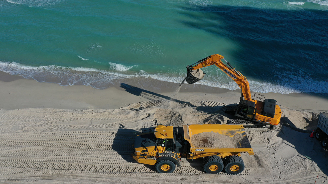 FOTOS: EE.UU. vierte toneladas de arena al día en las playas de Miami Beach para luchar contra la erosión