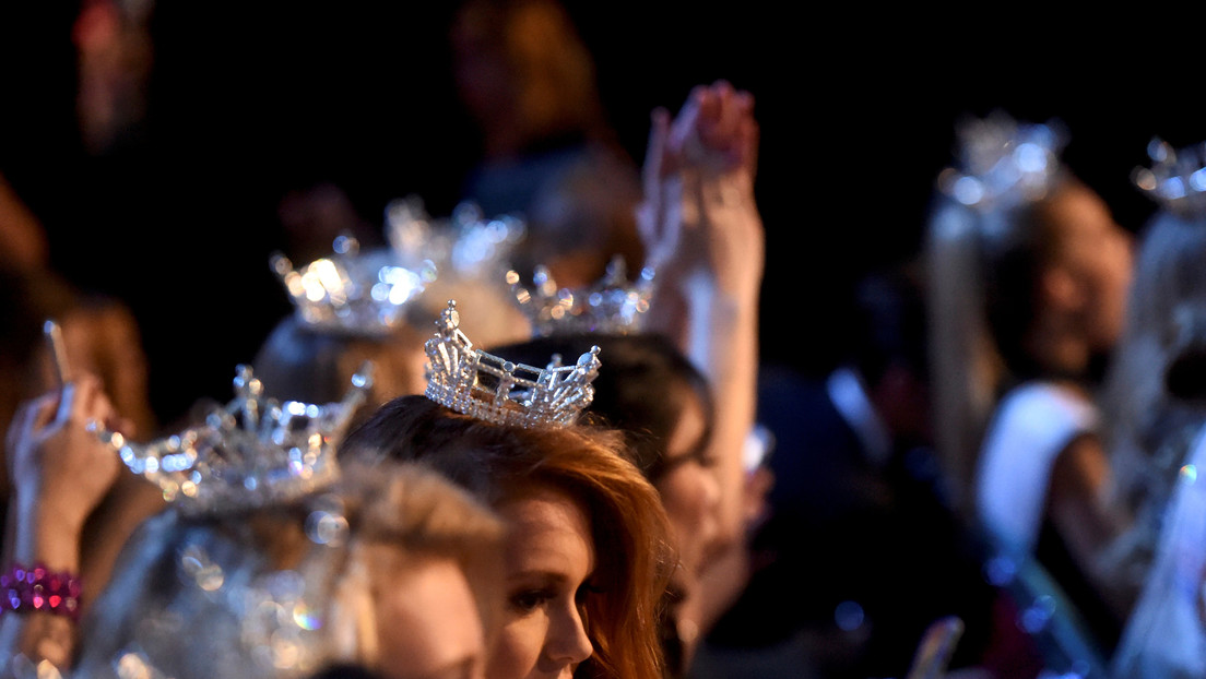 "¡Es un fraude!": Miss Colombia denuncia en pleno escenario la corrupción en el Miss Global