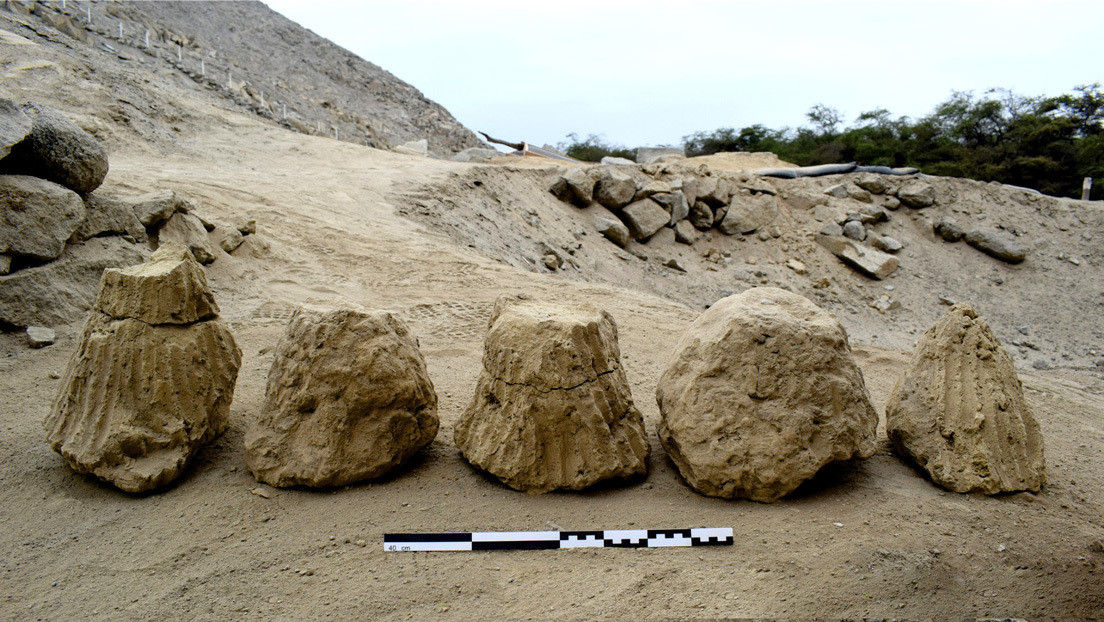 Encuentran en Perú cuatro adobes cónicos de 4.000 años de antigüedad
