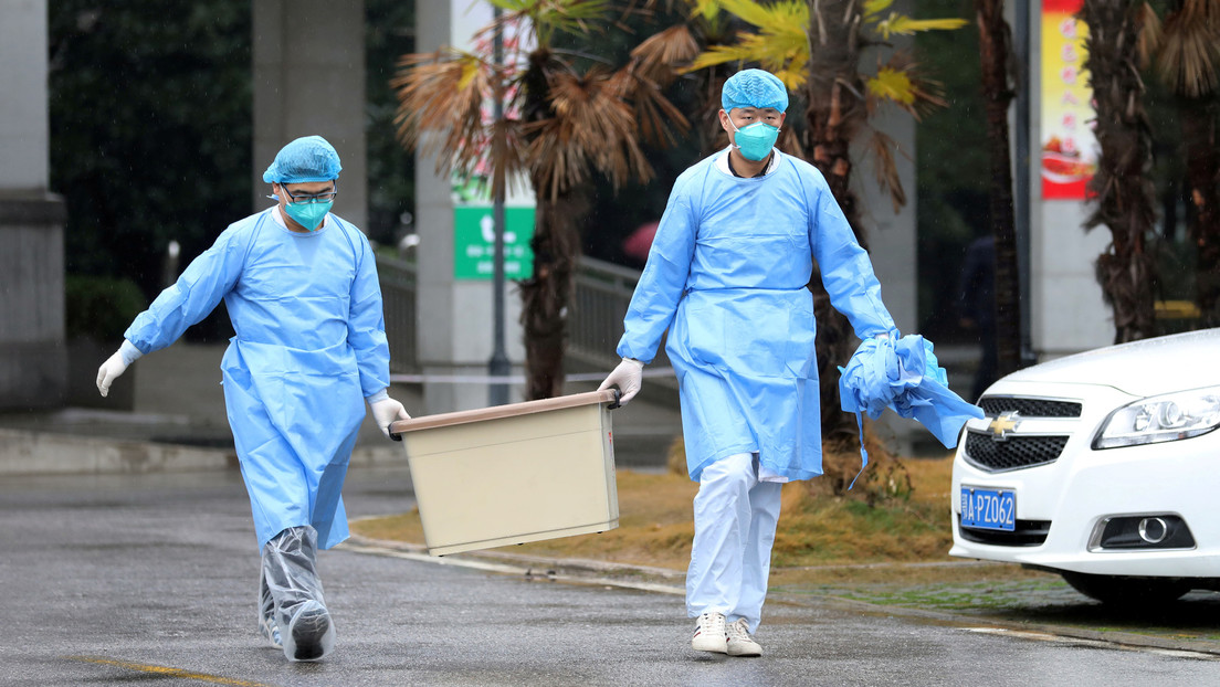 China teme que el nuevo coronavirus pueda "mutar y propagarse" mientras aumenta el número de muertos