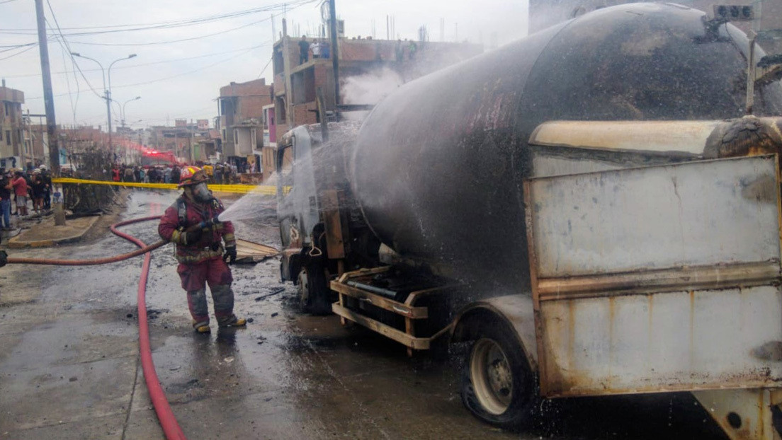 Dos niños y un adulto mueren tras la explosión de un camión cisterna en Lima