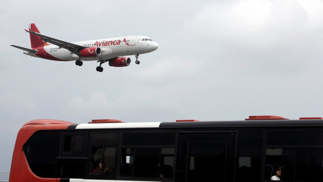 Un avión que iba de Costa Rica a Bogotá aterriza de emergencia en Panamá