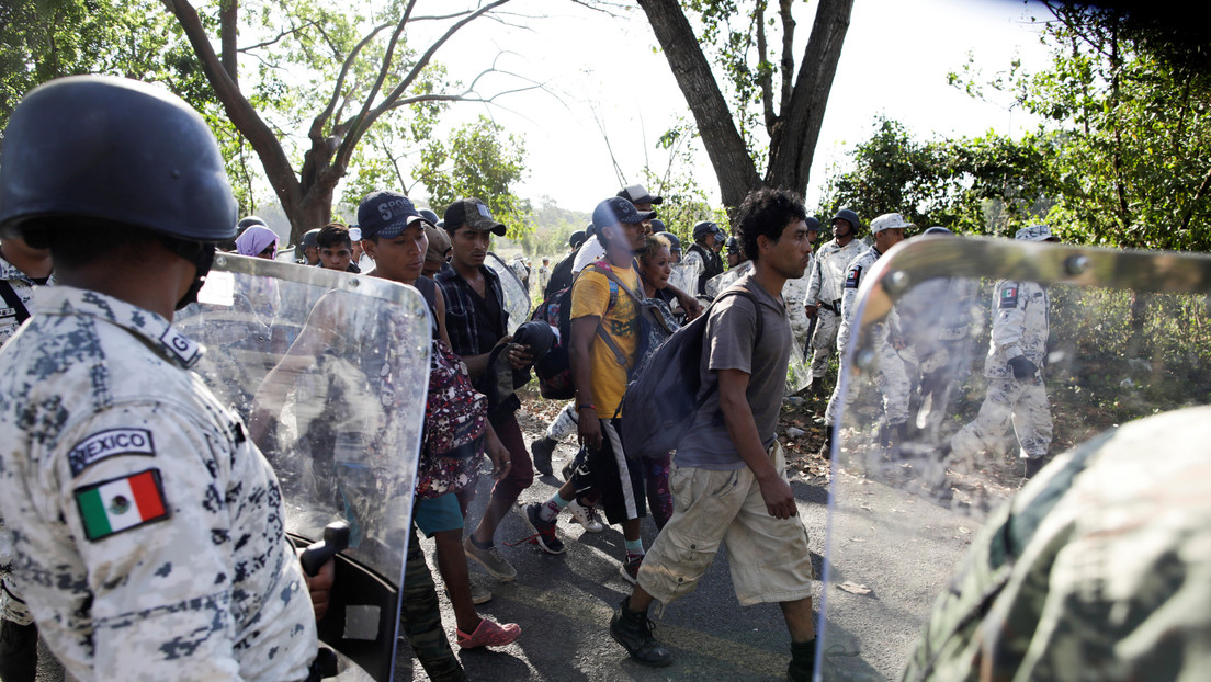 VIDEO: La Guardia Nacional de México impide el paso de la caravana migrante en Chiapas
