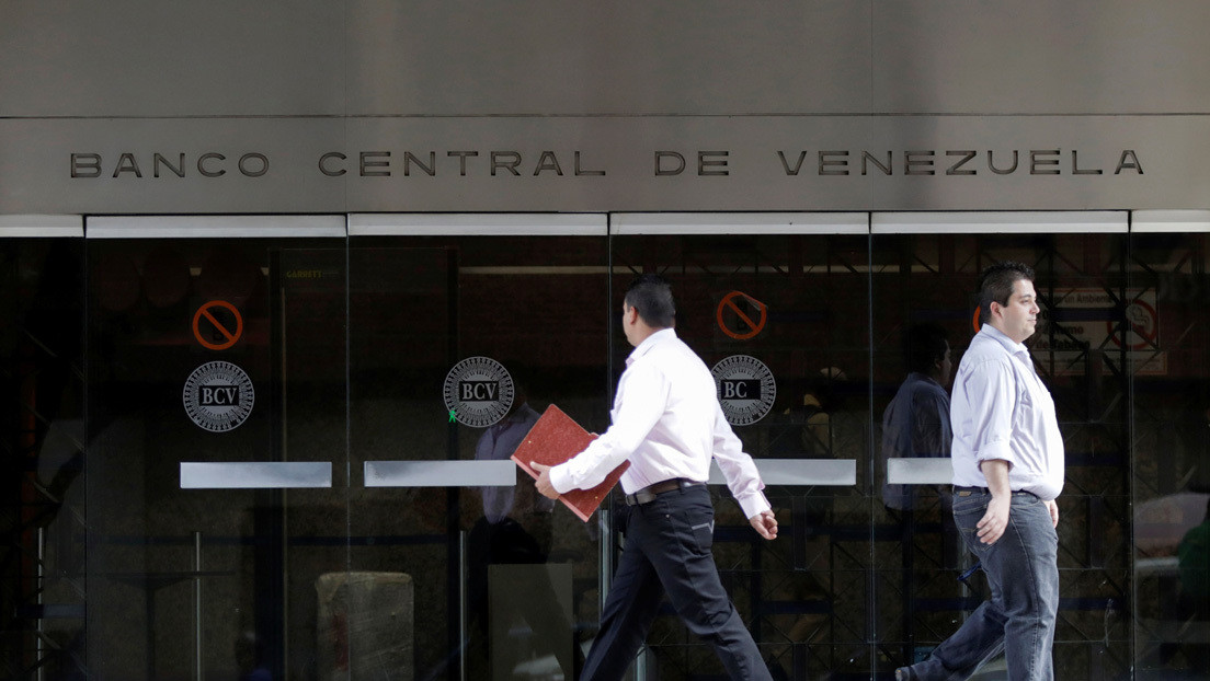 Dictan orden de aprehensión contra ocho personas por desfalco de 1,7 millones de dólares en el Banco Central de Venezuela
