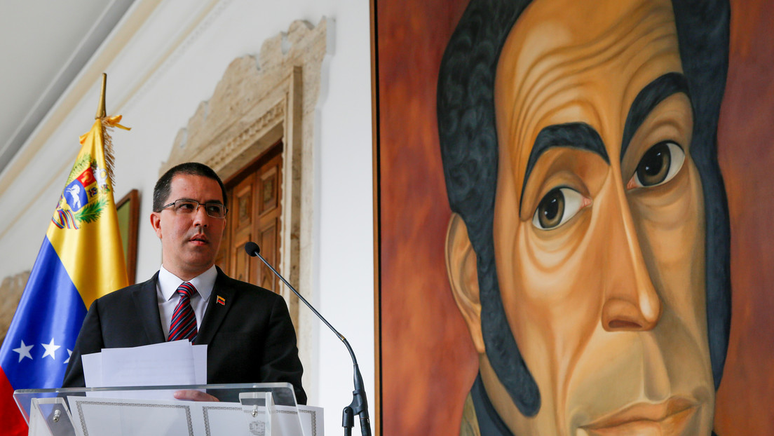 Canciller de Venezuela le responde a Macrón: "Un gobierno sordo y arrogante no puede dar lecciones de democracia"