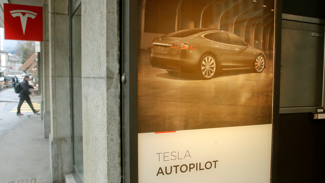 Un senador de EE.UU. exige a Tesla cambie el nombre de 'piloto automático'