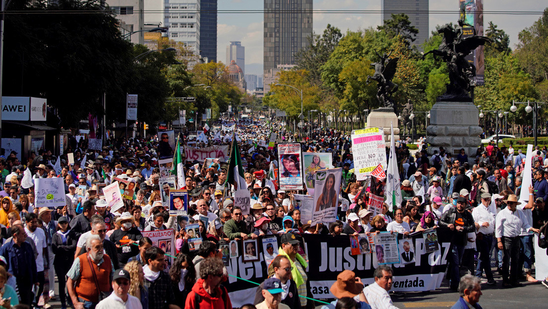 La marcha por la paz termina en México con reclamos y empujones por parte de simpatizantes de López Obrador