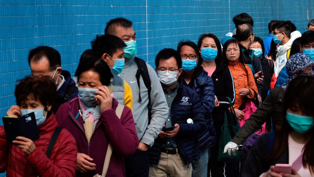 Médicos chinos advierten que podría haber 44.000 infectados por el coronavirus y llaman a adoptar "medidas draconianas" para combatirlo