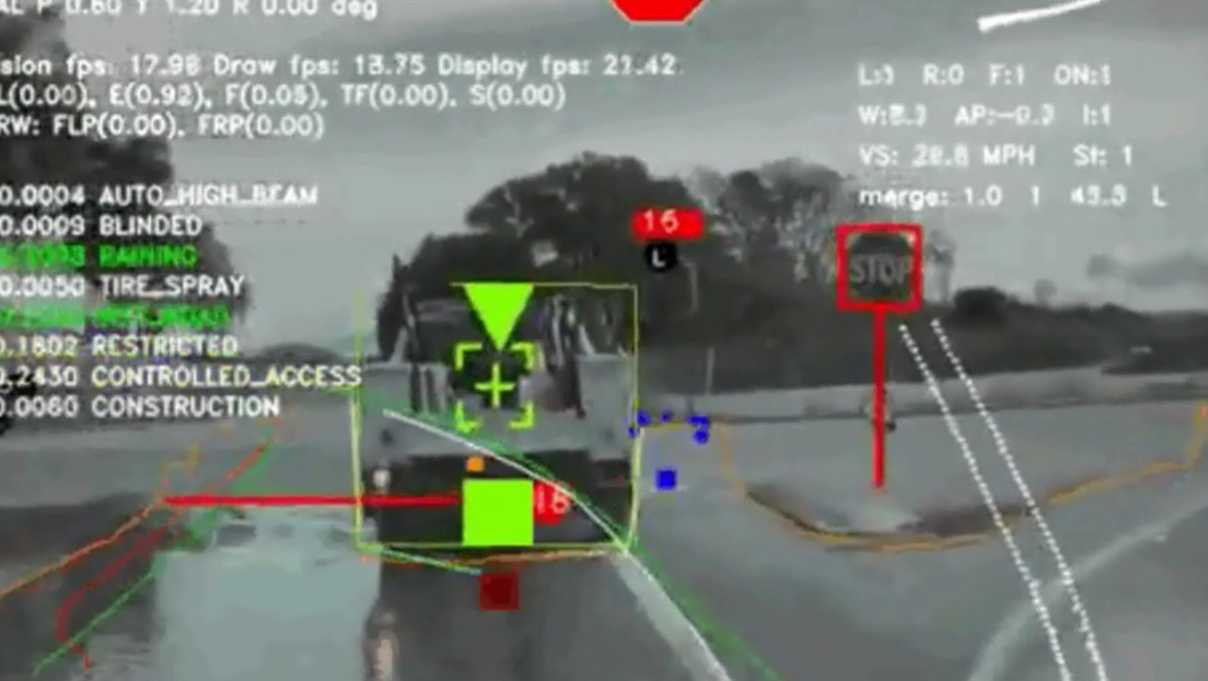 VIDEO: Esto es lo que ve el piloto automático de Tesla mientras conduce