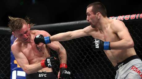 VIDEO: El golpe 'relámpago' con el que el invicto Askárov casi mandó a 'dormir' a Tim Elliott en el primer asalto de su combate