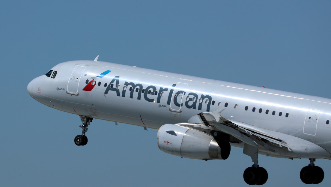 Una pareja de judíos ortodoxos demanda a American Airlines por discriminación religiosa tras ser expulsada del avión