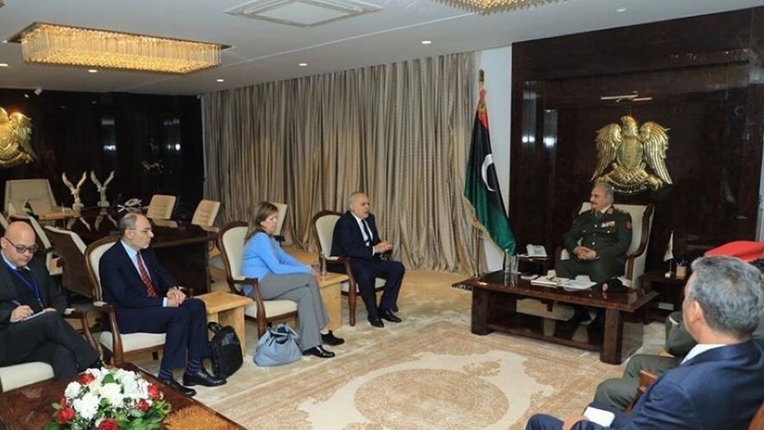 El mariscal Haftar confirma que sus fuerzas participarán pronto en una reunión con el Gobierno de Trípoli en Ginebra