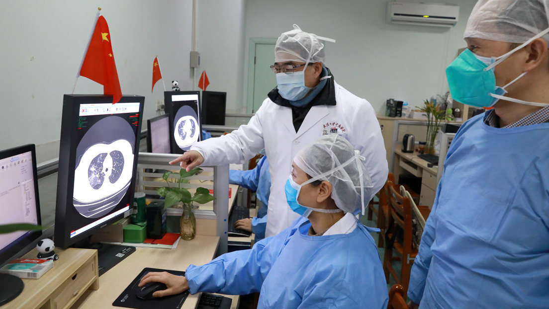 La Policía china amonestó a un médico por lanzar 'rumores' sobre el coronavirus antes de que se declarara el brote