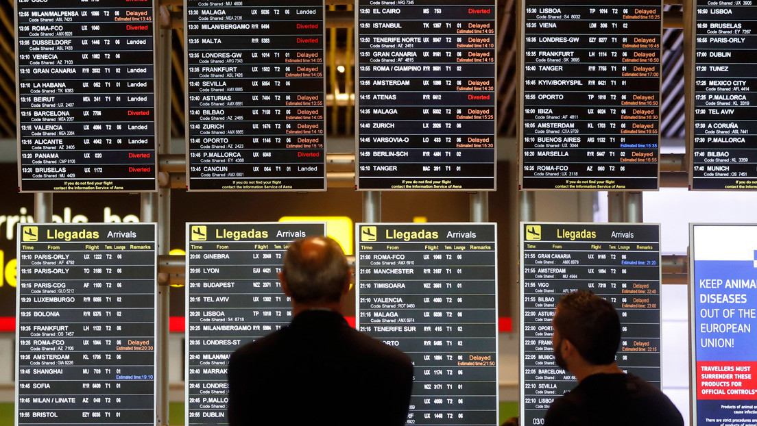 "Les pedimos mucha calma": El comandante del avión de Air Canada comunica a los pasajeros el aterrizaje de emergencia en Madrid