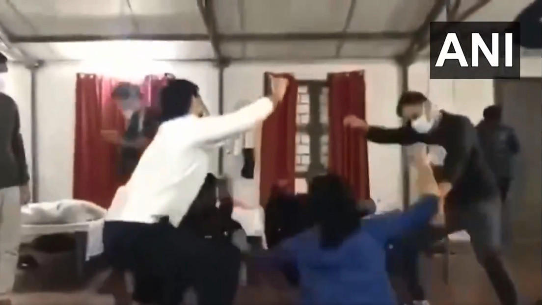 VIDEO: Estudiantes indios en cuarentena bailan en el recinto en el que permanecen tras ser evacuados de Wuhan por el coronavirus