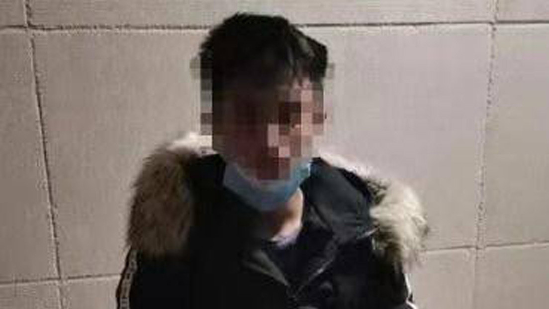 Una mujer en China asusta a un ladrón fingiendo estar infectada con el coronavirus