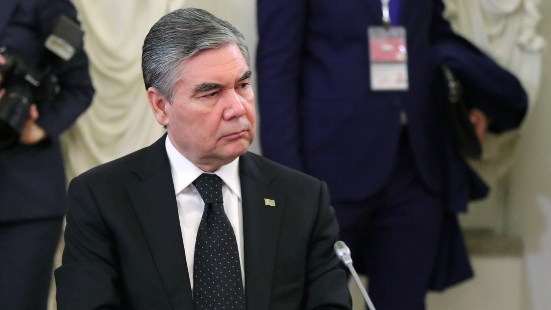 Prohíben a los funcionarios mayores de 40 años teñirse el pelo de negro en Turkmenistán