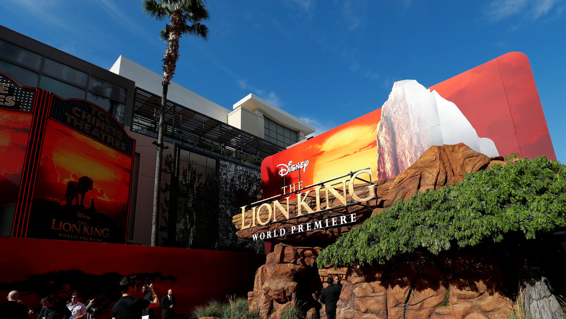 Una escuela de EE.UU. muestra 'El rey león' en un evento benéfico y Disney exige un tercio de lo recaudado
