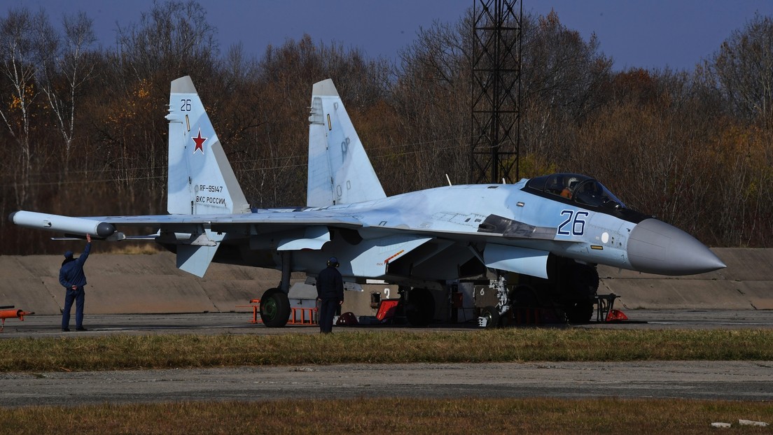 VIDEO: Pilotos de cazabombarderos rusos Su-35S entrenan como si hubiera una tormenta de nieve