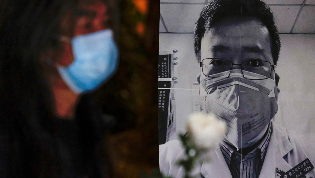 Reportan la muerte por coronavirus del primer médico chino que advirtió sobre el brote y fue acusado de realizar "comentarios falsos"