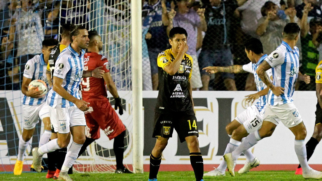 VIDEO: Cobra desastrosamente un penal decisivo y deja a su equipo fuera de la Copa Libertadores