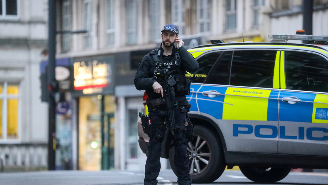Reportan la evacuación de una estación del metro de Londres por un presunto ataque con cuchillo