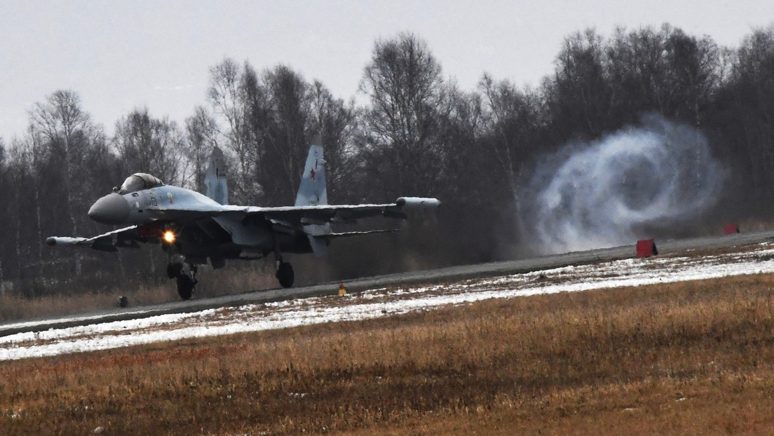 VIDEO: Maniobras de los cazabombarderos rusos Su-35S en primera persona