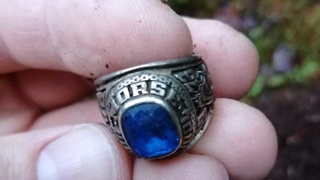 Un anillo perdido en EE.UU. reaparece 47 años después en Finlandia (FOTOS)