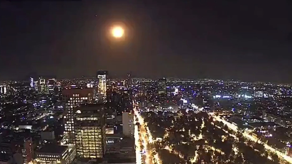 VIDEOS: Un meteorito cae sobre México iluminando el cielo con una gran explosión