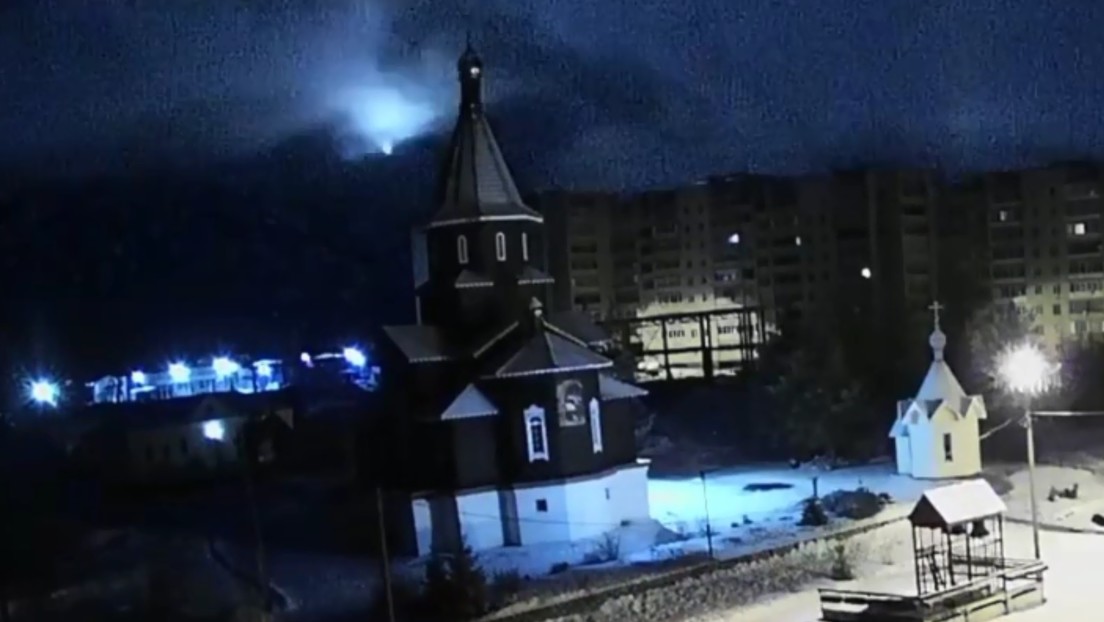 VIDEO: Un meteorito ilumina el cielo de azul en el norte de Rusia
